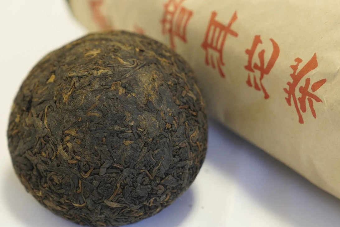 2001 Vintage Ripe Pu-erh Tuo Cha DaYi First Grade - 2001年陳熟普洱沱茶大邑一級